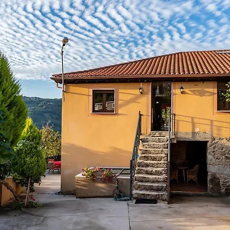 Prázdninový dům Casa El Mirador Del Mino En La Ribeira Sacra *